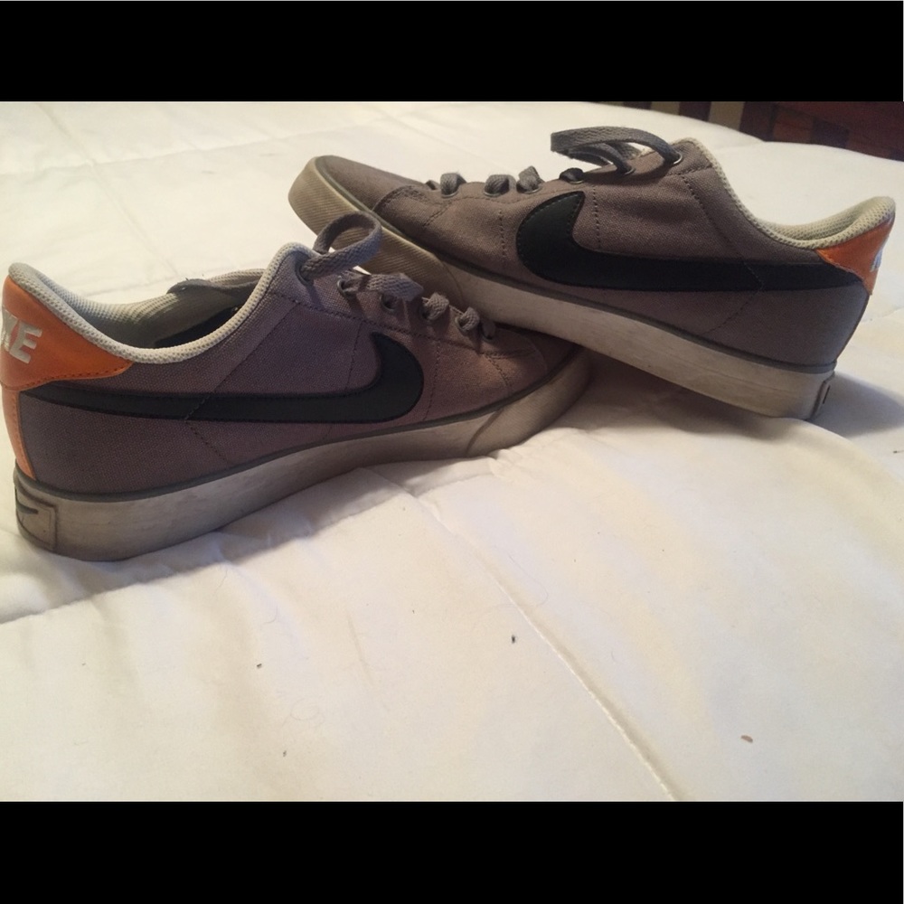 Nike brown/black shoe size 8